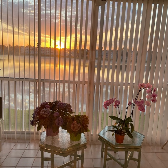 Click "like" to locate closet😀SUGGESTED USER👍🎉 - Picture 4 of 5